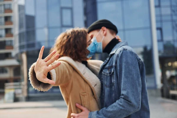 Couple Protective Masks Kissing Each Other City Business Building Quarantine — Stock Fotó