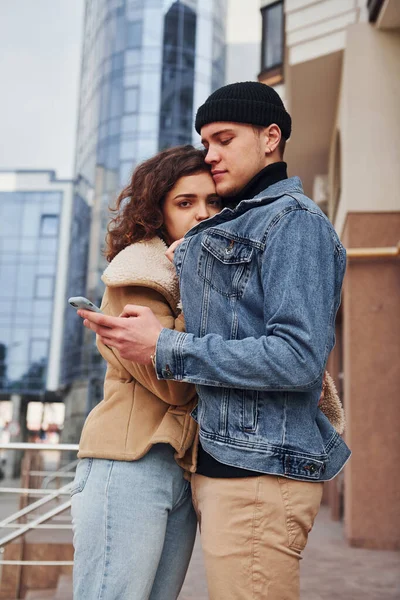 Using Phone Cheerful Couple Casual Warm Clothes Have Walk Outdoors — Foto Stock