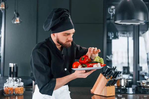 Professional Young Chef Cook Uniform Holds Plate Vegetables Kitchen — Stock Photo, Image