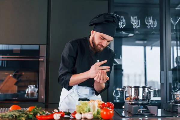 Professional Young Chef Cook Uniform Have Busy Day Kitchen — Stockfoto