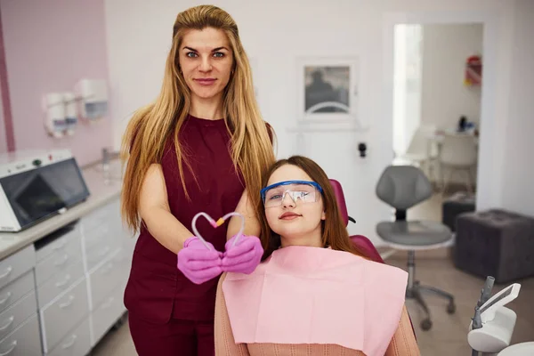 Little Girl Protective Glasses Visiting Dentist Clinic Conception Stomatology — Zdjęcie stockowe