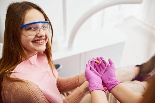 Little Girl Protective Glasses Visiting Dentist Clinic Conception Stomatology — Zdjęcie stockowe