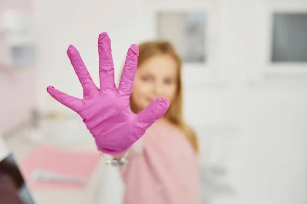 Little Girl Gloves Hands Standing Stomatology Clinic — Stockfoto