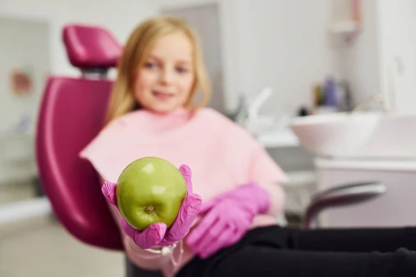 Holding Green Apple Little Girl Visiting Dentist Clinic Conception Stomatology — Zdjęcie stockowe
