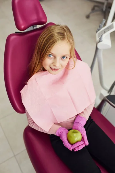 Holding Green Apple Little Girl Visiting Dentist Clinic Conception Stomatology —  Fotos de Stock