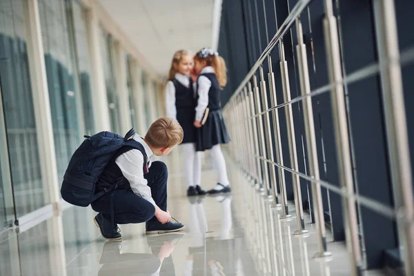 Boy Sitting Floor School Kids Uniform Together Corridor — стоковое фото