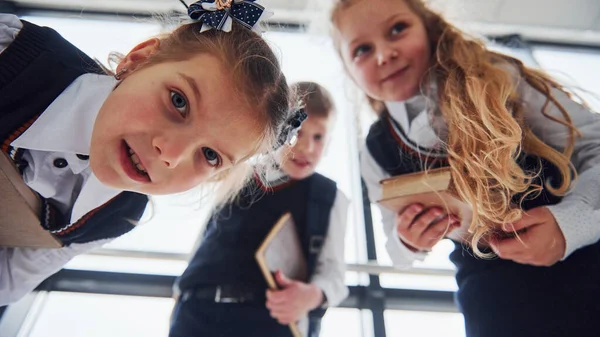 School Kids Uniform Posing Camera Together Corridor Conception Education — Photo