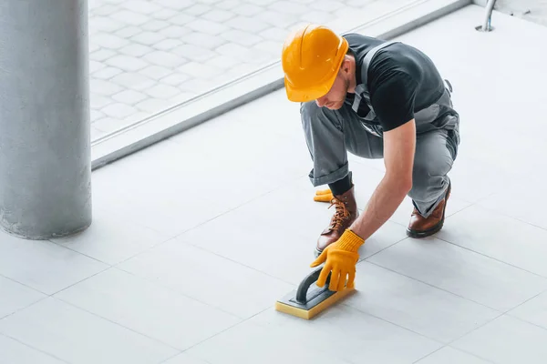 Top View Man Grey Uniform Installing Plate Indoors Modern Big — Stok fotoğraf