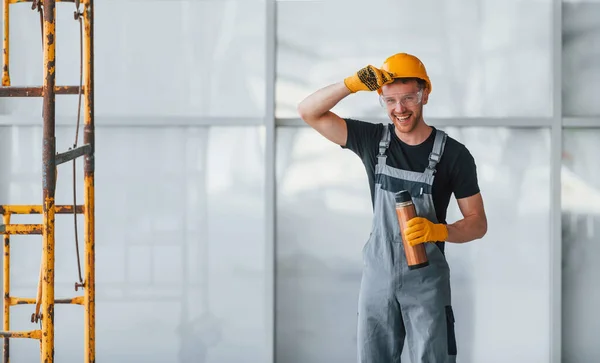 Man Grey Uniform Construction Takes Break Indoors Modern Big Office —  Fotos de Stock