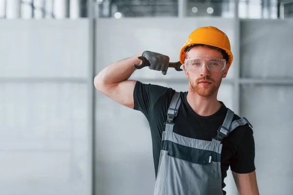 Man Grey Uniform Wrench Hand Standing Indoors Modern Big Office — Stockfoto