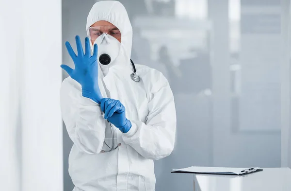 Male Doctor Scientist Lab Coat Defensive Eyewear Mask Wearing Blue — 图库照片