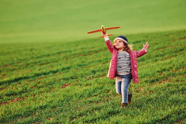 Cute Little Girl Have Fun Toy Plane Beautiful Green Field — Stock Photo, Image