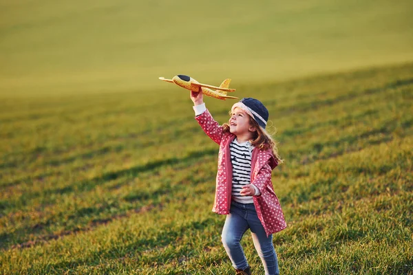 Cute Little Girl Have Fun Toy Plane Beautiful Green Field — Stock Photo, Image