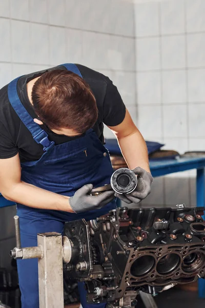 Professional Repairman Black Protective Mask Works Broken Automobile Engine — Stock Photo, Image