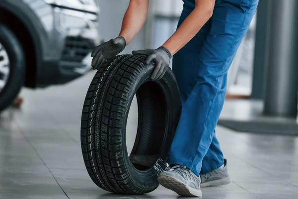 Worker Black Blue Uniform Holding Car Wheel Have Job Indoors — Stock Fotó