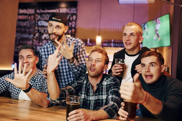 Football Fans Watching Group People Together Indoors Pub Have Fun — Stock Photo, Image