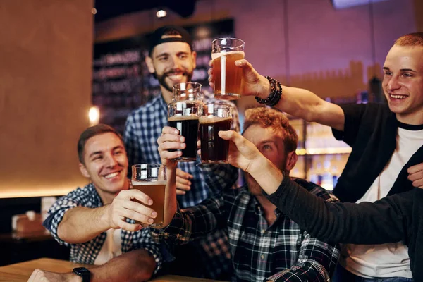 Cheering Knocking Beer Glasses Group People Together Indoors Pub Have — Stock Photo, Image