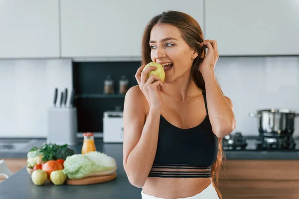 Holds Apple Hand Young European Woman Indoors Kitchen Indoors Healthy — 스톡 사진