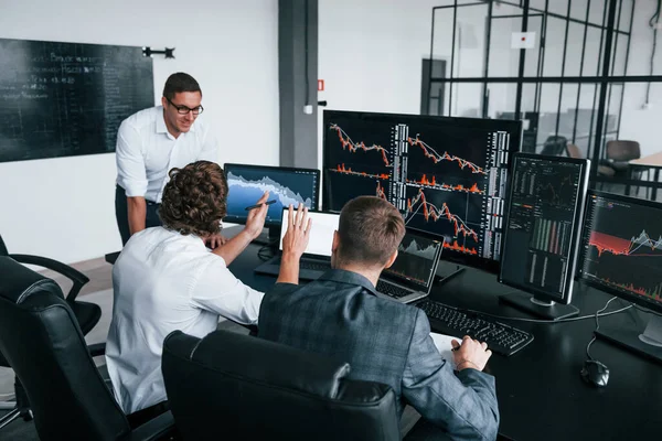 Concezione Lavoro Squadra Team Agenti Borsa Lavora Ufficio Moderno Con — Foto Stock