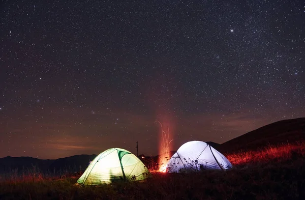 Two Iluminated Tents Campfire Stars Mountains Night — Foto de Stock