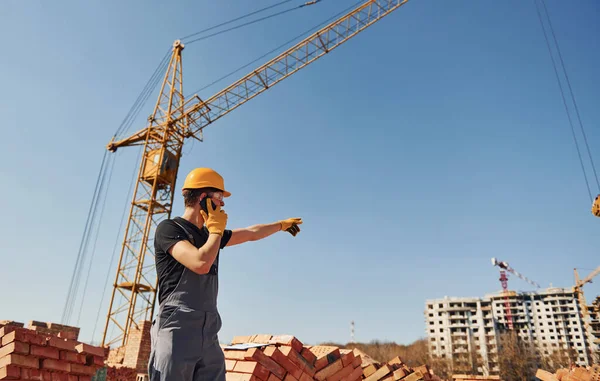 Talking Phone Construction Worker Uniform Safety Equipment Have Job Building — Stock fotografie
