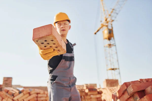 Holds Brick Hand Construction Worker Uniform Safety Equipment Have Job — Φωτογραφία Αρχείου