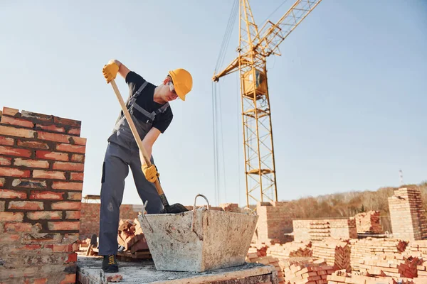 Using Showel Construction Worker Uniform Safety Equipment Have Job Building — Stock fotografie