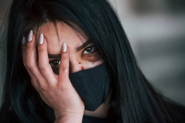 Portrait Beaten Young Woman Black Protective Mask Bruise Eye Indoors — Stok fotoğraf