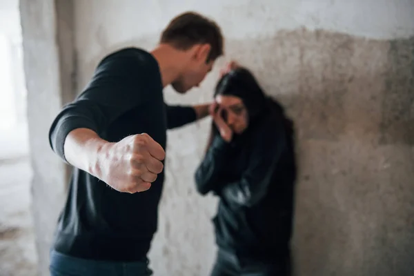 Kidnapped Woman Threatened Man Abandoned Building — Stock Photo, Image