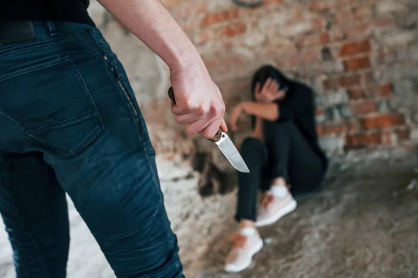 Violent Man Standing Knife Hand Threatens Girl Sits Floor Abandoned —  Fotos de Stock
