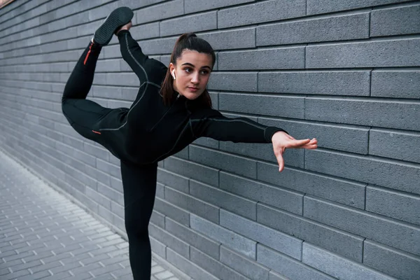 Young Sportive Girl Black Sportswear Outdoors Doing Yoga Exercises Gray —  Fotos de Stock