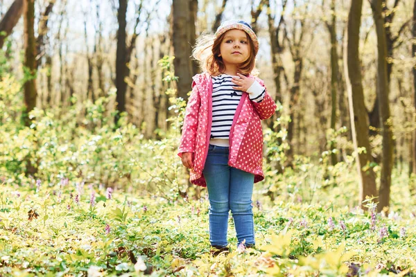 Happy Little Girl Blue Hat Have Walk Spring Forest Daytime — ストック写真