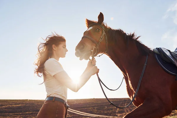 Beautiful Sunshine Young Woman Standing Her Horse Agriculture Field Daytime —  Fotos de Stock