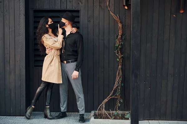 Woman Black Curly Hair Standing Black Wooden Building Exterior Her — Stockfoto