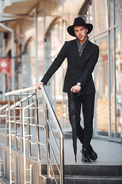Elegant Young Man Black Hat Umbrella Outdoors City — Stockfoto