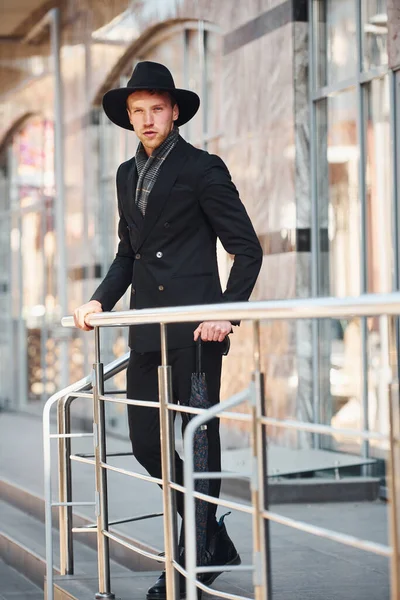 Elegant Young Man Black Hat Umbrella Outdoors City — Stockfoto