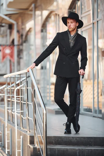 Elegant Young Man Black Hat Umbrella Outdoors City — Stockfoto