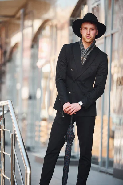 Elegant Young Man Black Hat Umbrella Outdoors City — Stock Photo, Image