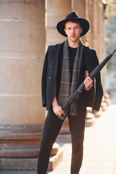 Elegant Young Man Black Hat Clothes Umbrella Hands Outdoors City — Stockfoto