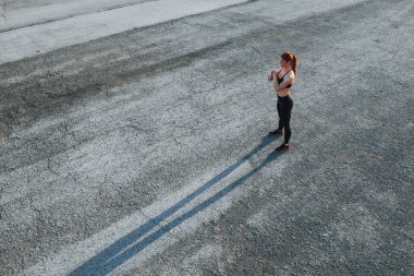 Akşamları yolda spor yapan kadınların en iyi görüntüsü..