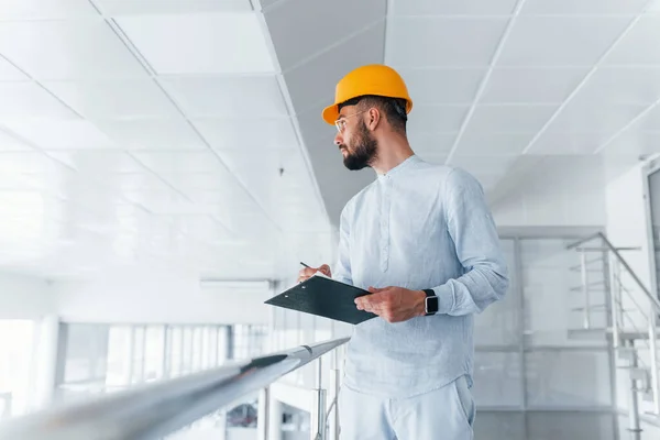 Holding Notepad Engineer White Clothes Orange Protective Hard Hat Standing — 스톡 사진