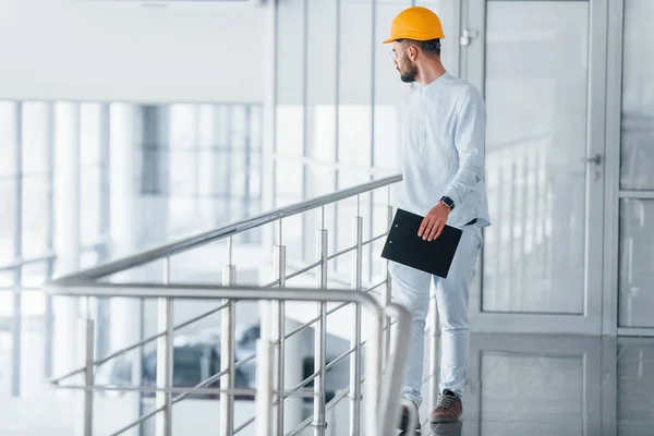 Walking Silver Colored Railings Engineer White Clothes Orange Protective Hard — Stockfoto