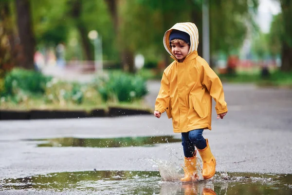 Kid Yellow Waterproof Cloak Boots Playing Outdoors Rain — Stok fotoğraf