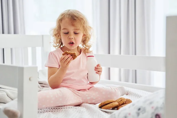 Having Breakfast Eating Cookies Cute Little Girl Casual Clothes Indoors — Stock Photo, Image