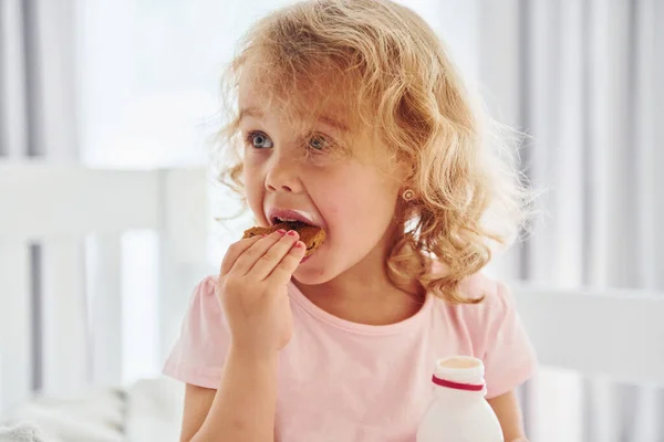 Having Breakfast Eating Cookies Cute Little Girl Casual Clothes Indoors — Stock Photo, Image