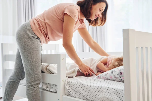 Sleep Time Young Mother Her Little Daughter Casual Clothes Together — Foto Stock