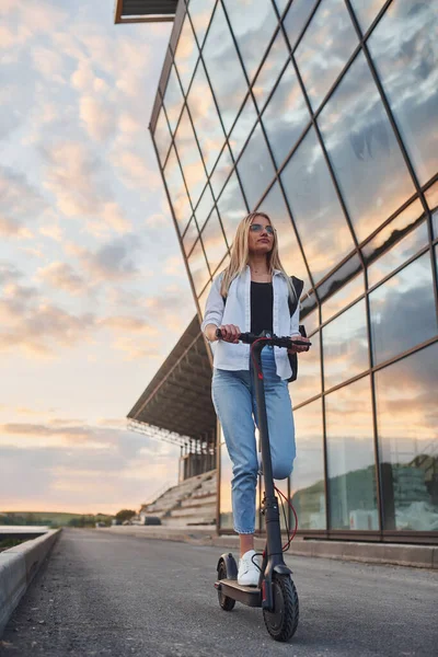 Modern Business Building Beautiful Blonde Casual Clothes Riding Electric Schooter — Stockfoto