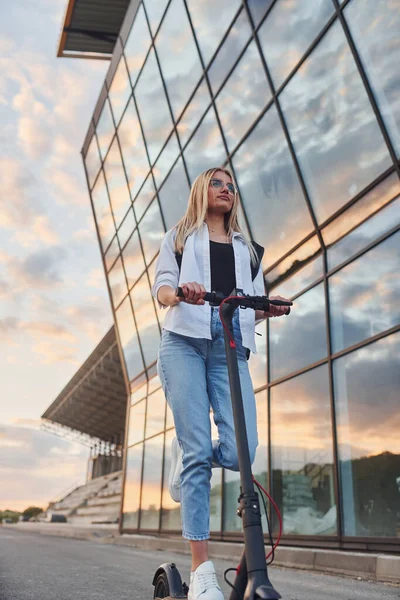 Modern Business Building Beautiful Blonde Casual Clothes Riding Electric Schooter — Stockfoto