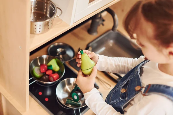 Little Girl Casual Clothes Have Fun Playing Toys Kitchen — Stock Photo, Image