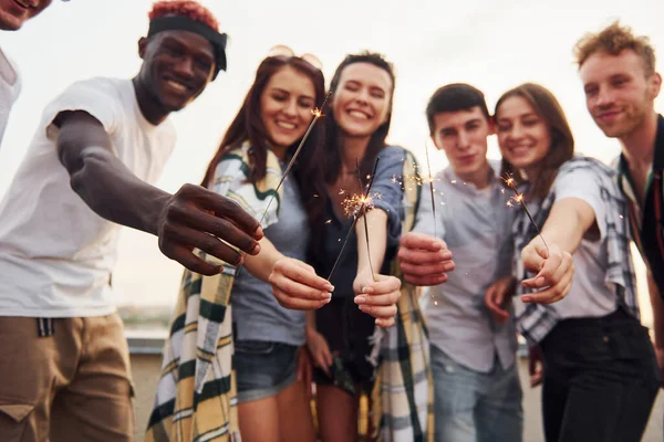 Sparklers Hands Group Young People Casual Clothes Have Party Rooftop — Stock Photo, Image